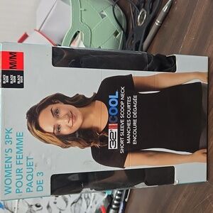 32 Degrees Cool Size M Black 3 Pack of Scoop Neck T-Shirts